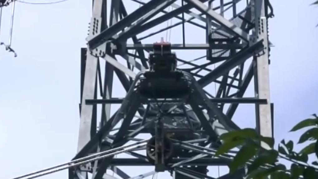電塔鏽蝕綁木條支撐?! 台電:臨時權宜措施