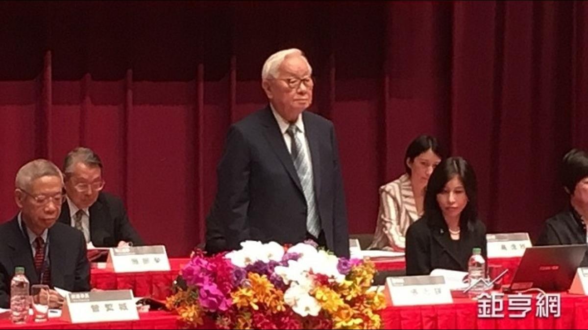 講師費1600元張忠謀也傻眼!作家嘆:「台灣怎麼窮到這個地步?」