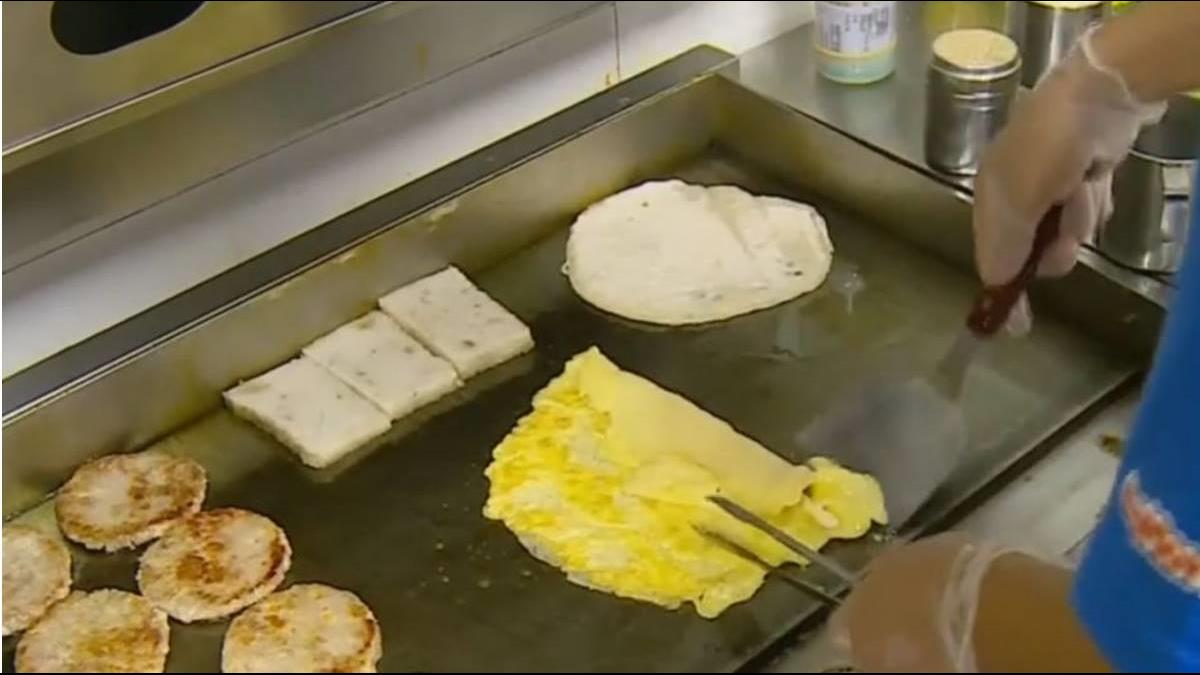 南部早餐店按勞基法開22K卻被嫌少 網友兩派論戰吵翻