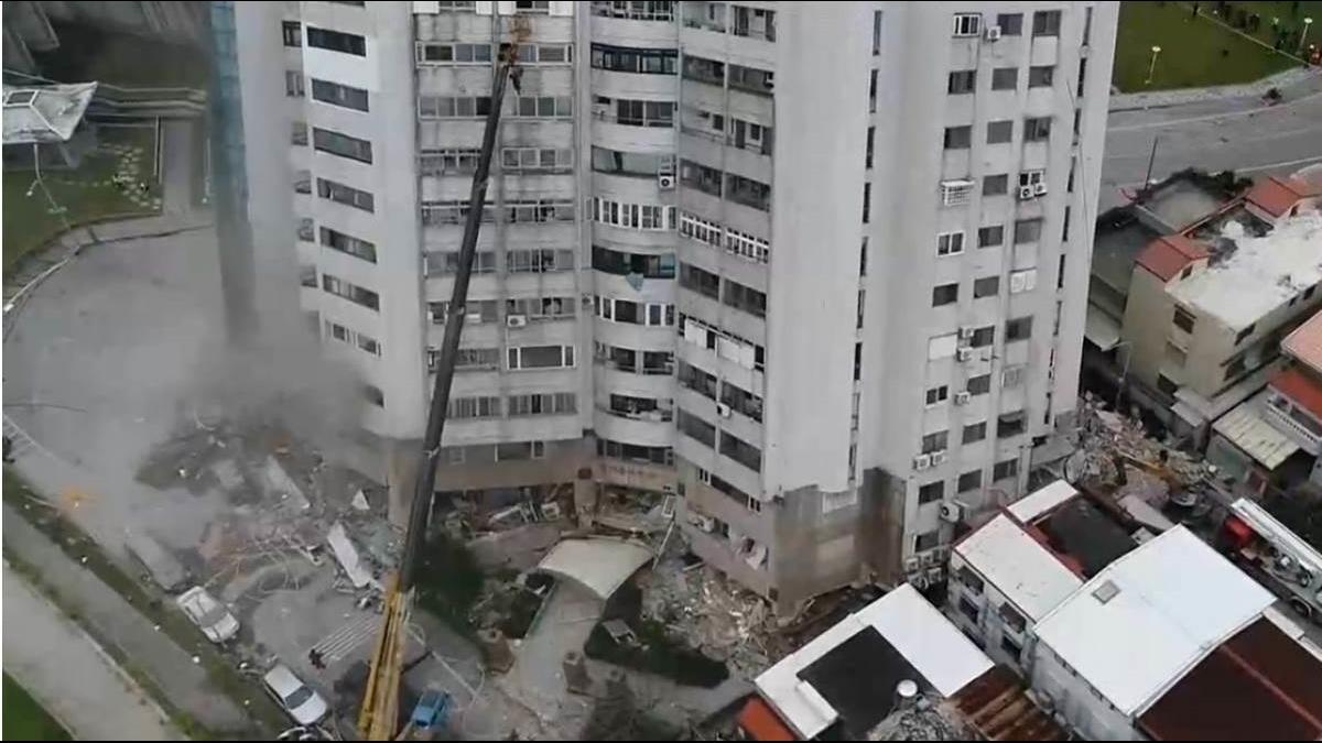 「落地窗全爆+瞬間漆黑」出差遇強震 一則簡訊助他逃過死劫