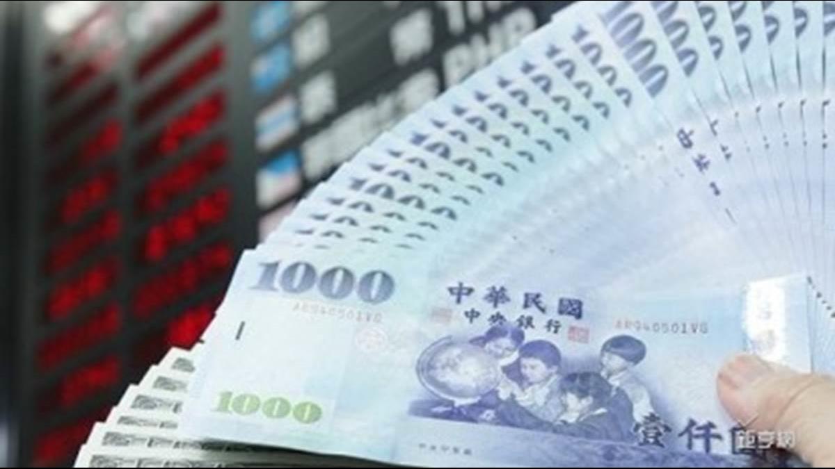 〈年終獎金理財法〉逾2成民眾估年終優於去年 半數想拿獎金做投資