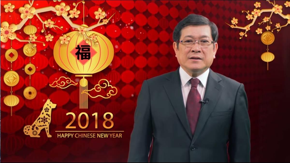 經濟部長、台電董座台電拜年 送「乖乖」祈求供電順利