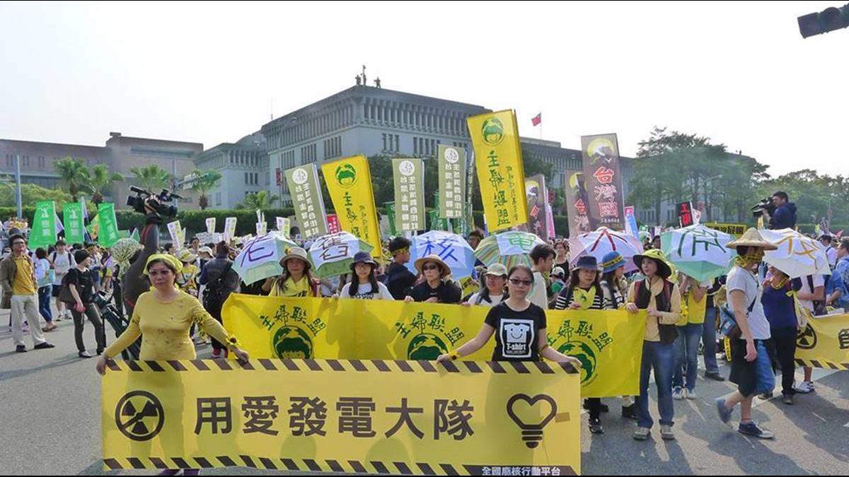 核四燃料棒送回美國 建廠3千億恐「分攤電價」全民買單?