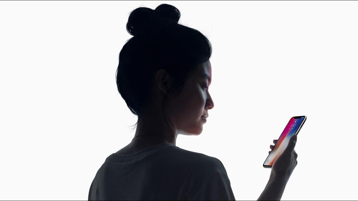 白宫貿易顧問Navarro:對iPhone可獲關稅豁免並不知情
