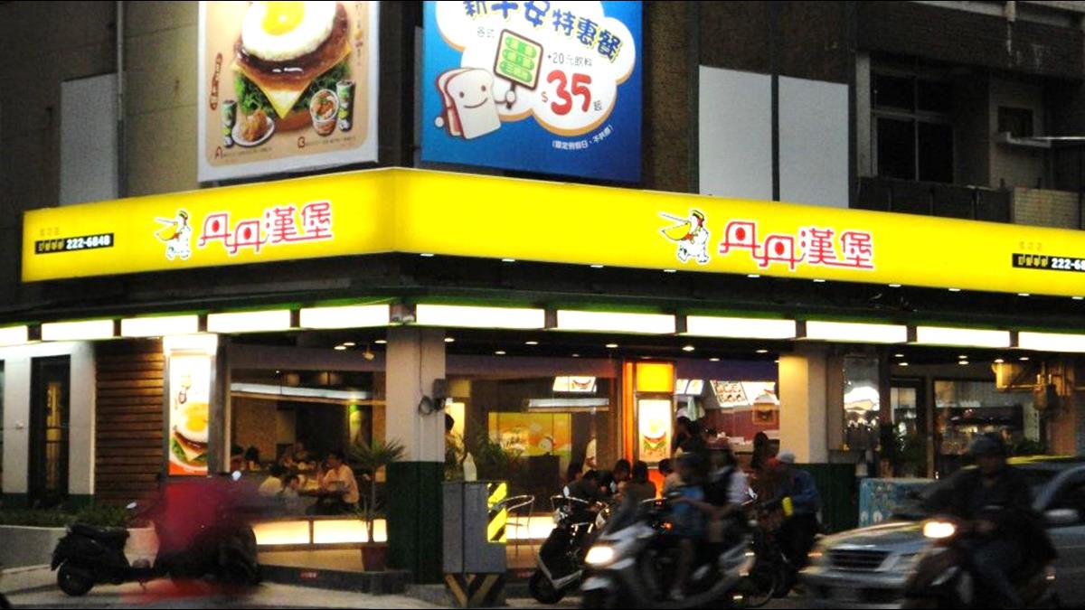 北部妹初嚐丹丹漢堡失望 網友教她「隱藏版高CP」吃法