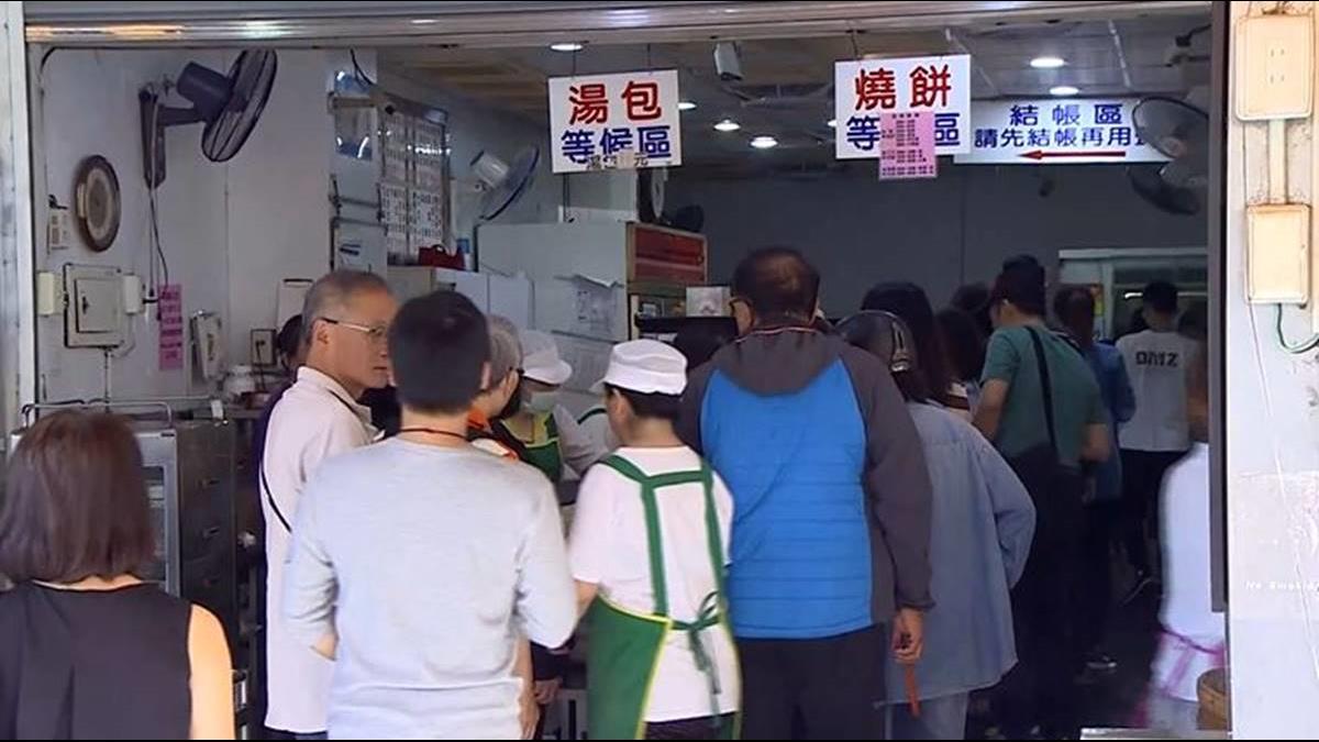 生意太好被盯開發票?興隆居巴掌大湯包喊漲5%