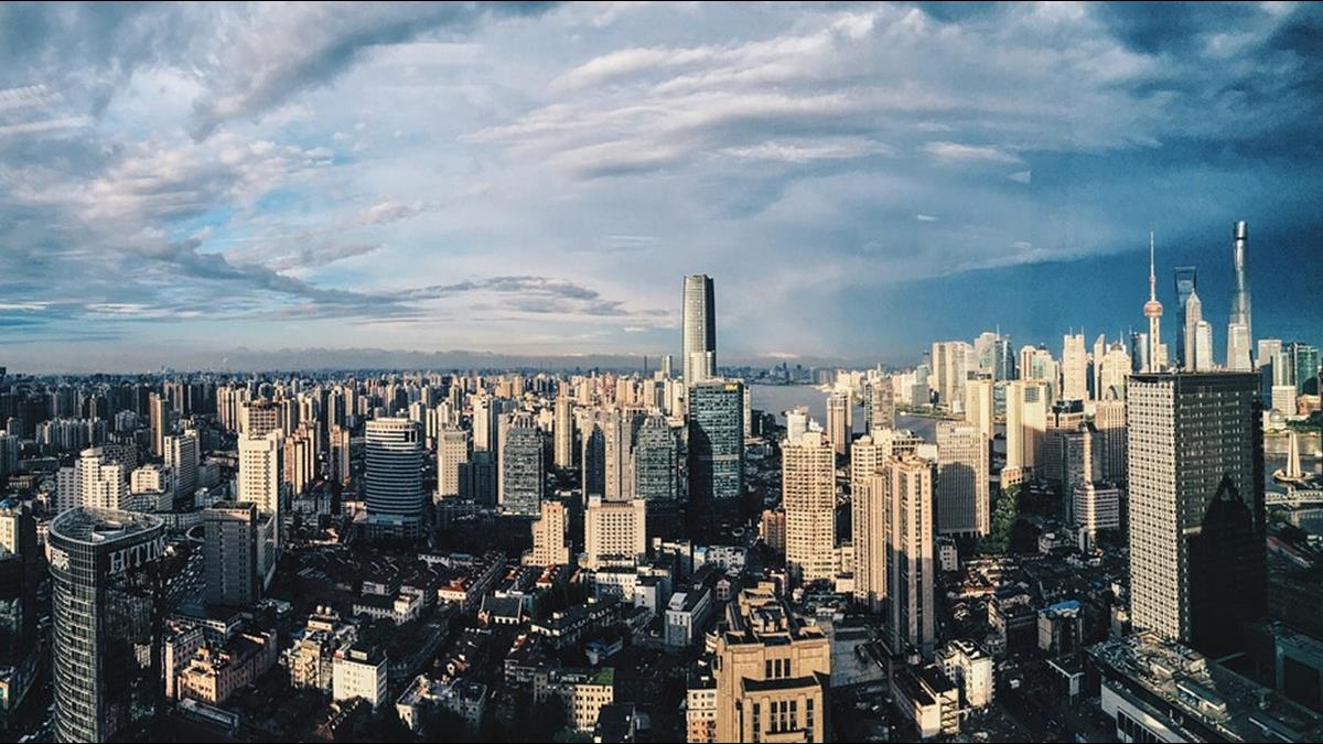 房價是二線城市5倍!他身家千萬卻像活在底層