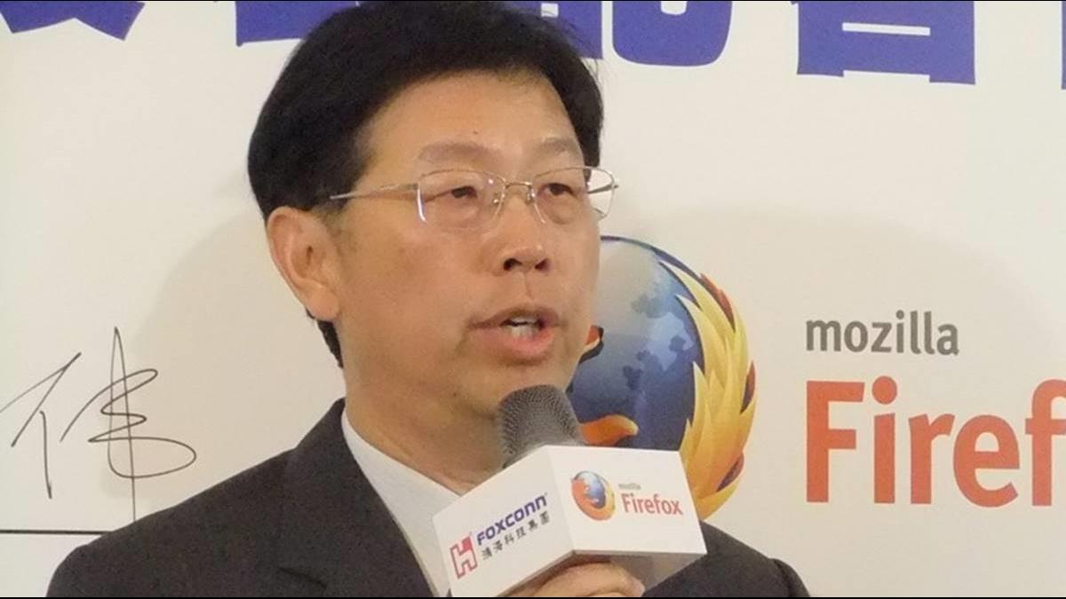 鴻海接班人出爐!黑馬劉揚偉出線接任董座
