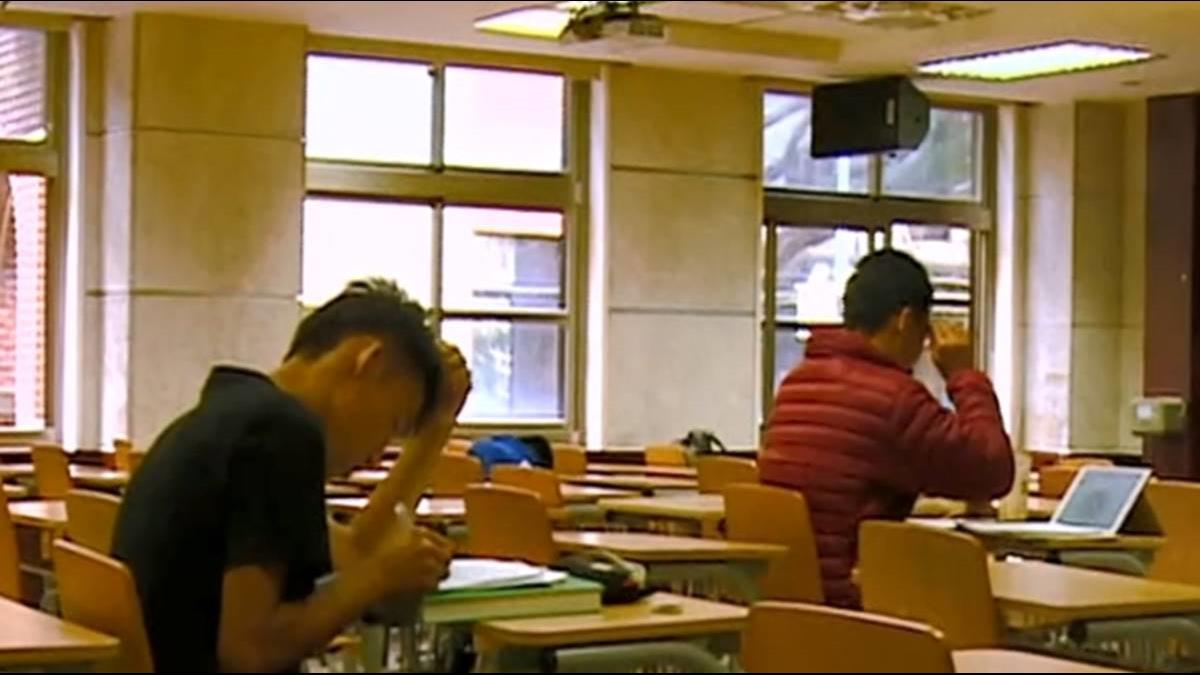 失業率的隱藏角落 碩博士就業拉警報