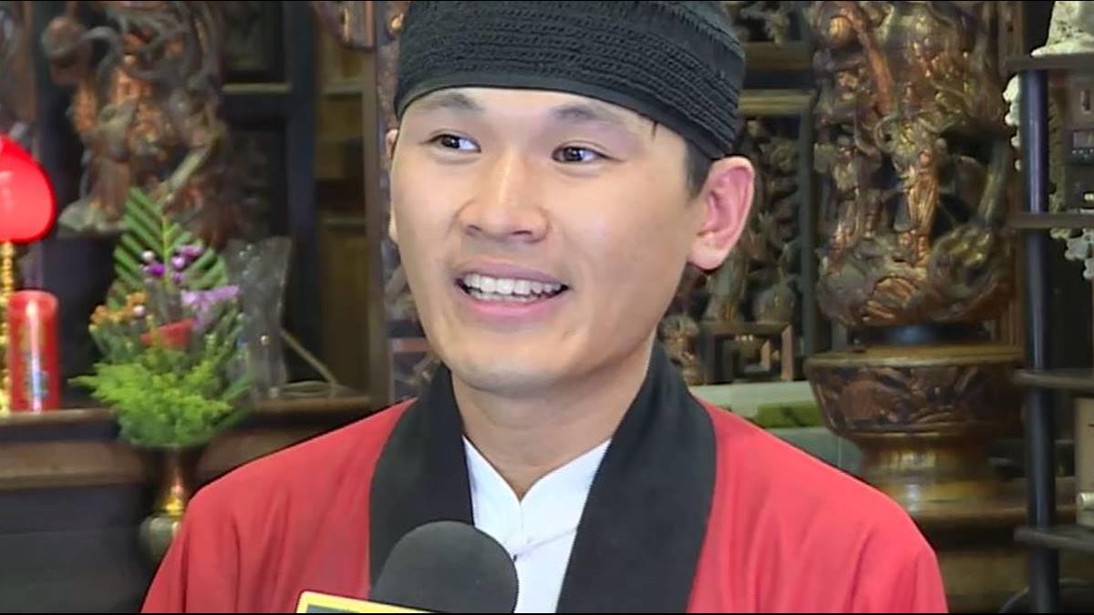 放下畫筆拿法器! 碩士改捧40K道士飯碗