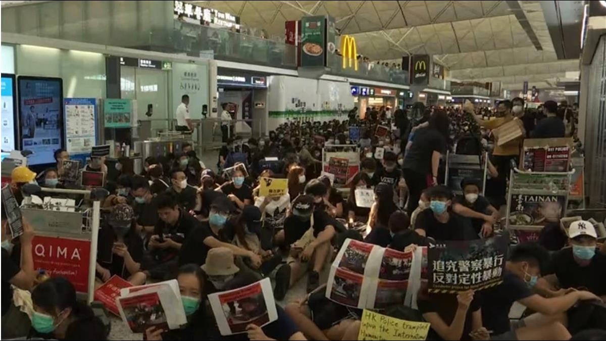 816擠兌讓港幣變廢紙喊停?港媒曝:ATM仍正常運作
