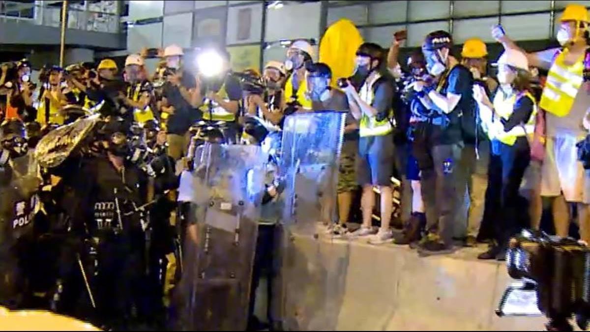 港鐵48車站仍關閉 部分金融服務暫停ATM逾10%受損停用