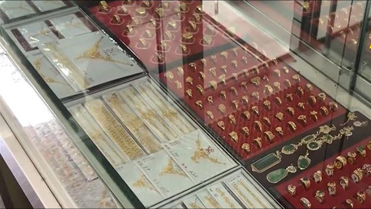 國旅卡解禁年創56億商機?明年起可刷珠寶銀樓仍挨轟