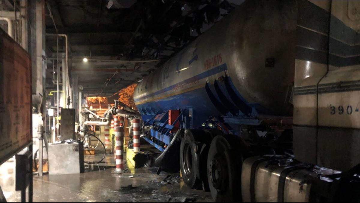 台塑林園廠槽車突爆炸起火!里民怒罵抗議 公司致歉回應