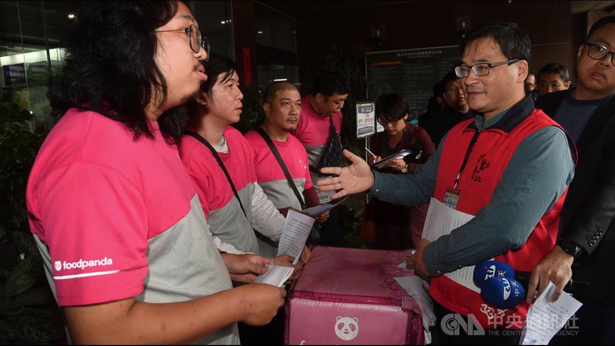 收款逾5000元即停權！外送員抗議預繳制 市府建議調解