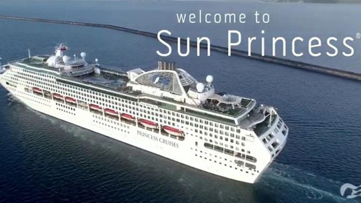 憂旅客帶病毒！「太陽公主號」欲靠岸 遭民眾丟石塊阻擋