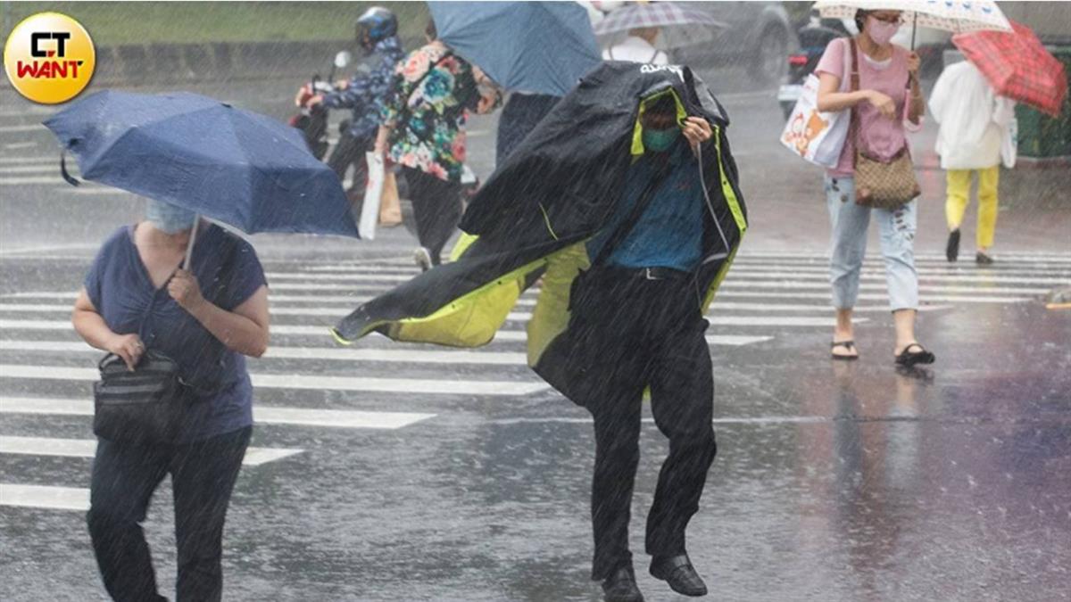 颱風天遇上班日 出勤薪資怎麼算 勞動部回應了