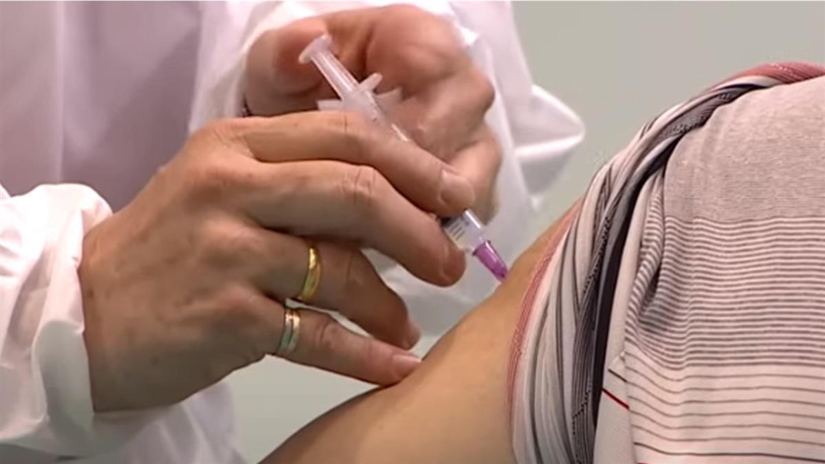 打完疫苗胸痛！上百病患擠爆門診 醫曝9成都是這廠牌