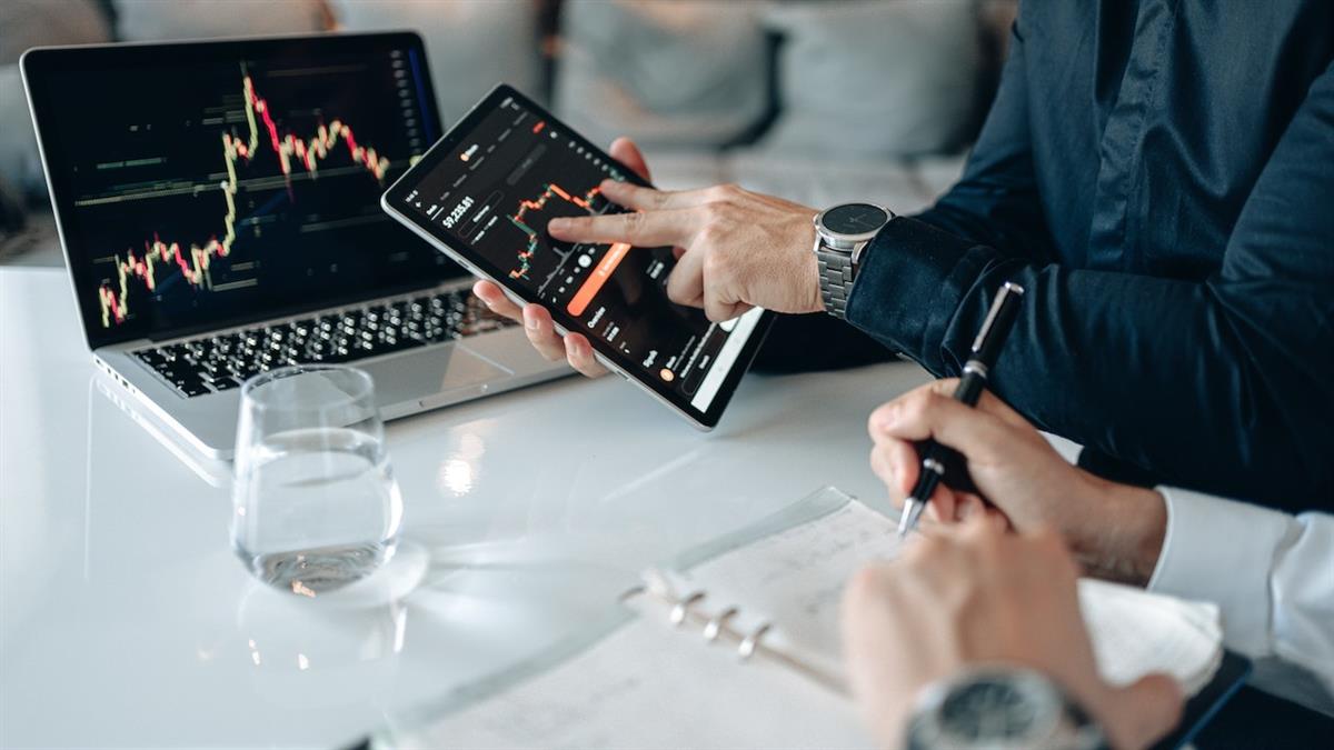 韭菜父盲目相信理專友！她崩潰：虧錢還要貸款再投資