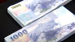 不扛房貸錢坑！她用現金掃貨12屋 房仲出動點鈔機數鈔