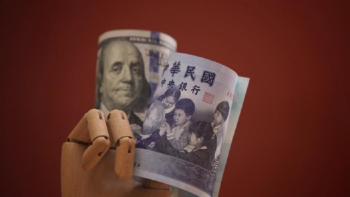 台幣昨爆量重貶 專家：美元續強33元恐成常態