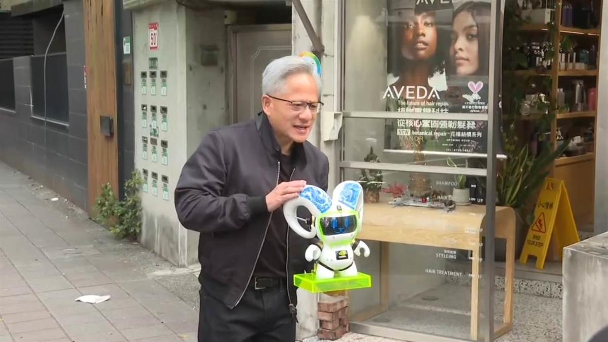 見完魏哲家再衝緯創、自家尾牙 黃仁勳大讚：我們可撐起整個產業