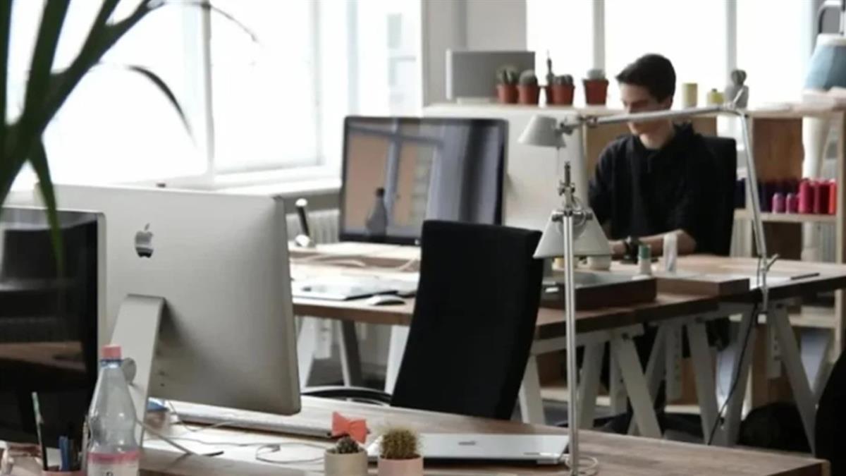 薪水又沒你高！他受不了主管「太要求」放棄年終也要走 網看法兩極