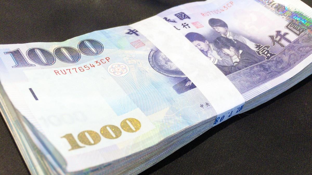 快刷本子！全台396萬人提前領錢 各項年金最晚「這天前」入帳