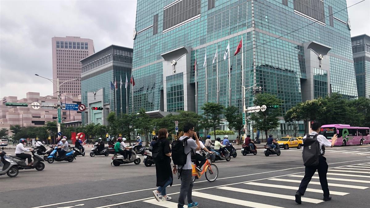 「薪資滿意度」創12年新低！平均凍薪4.3年 84%無法升遷想走人