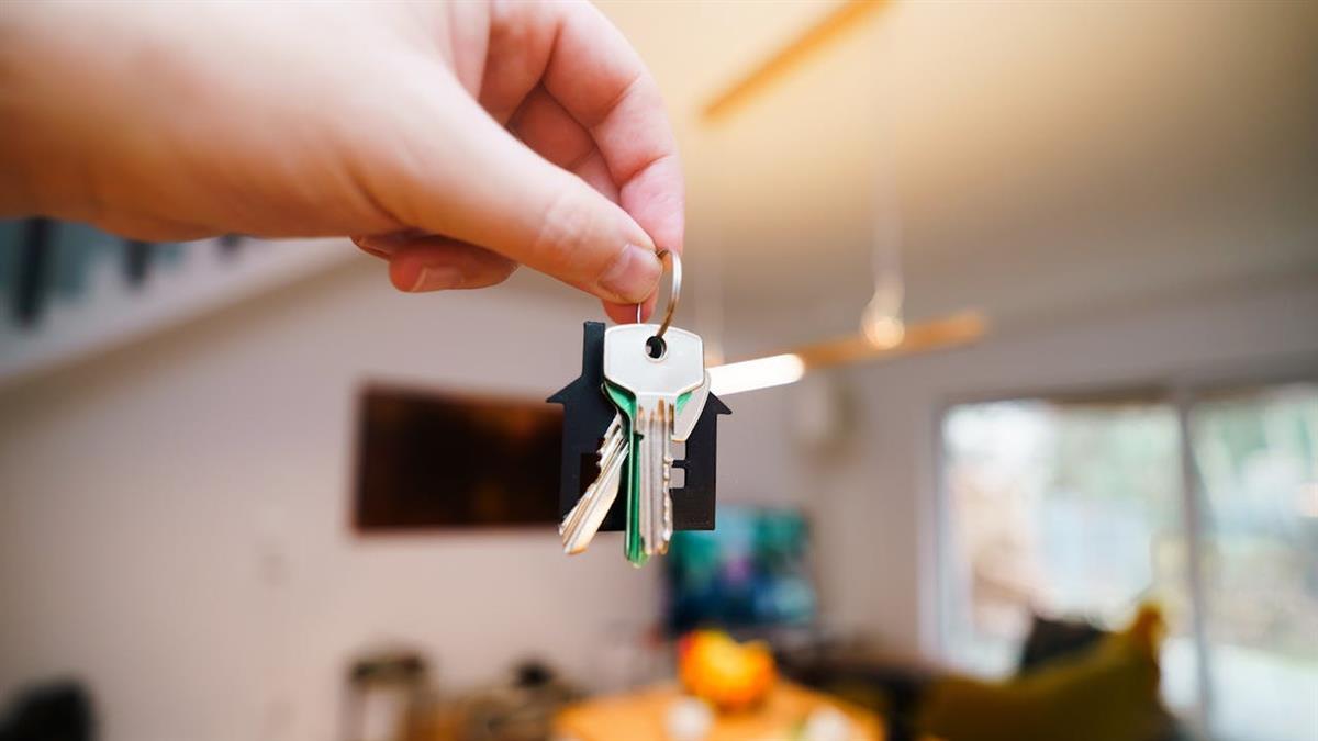 18歲女大生揪合租「爸媽房」！ 身份曝光室友氣炸：全進她口袋