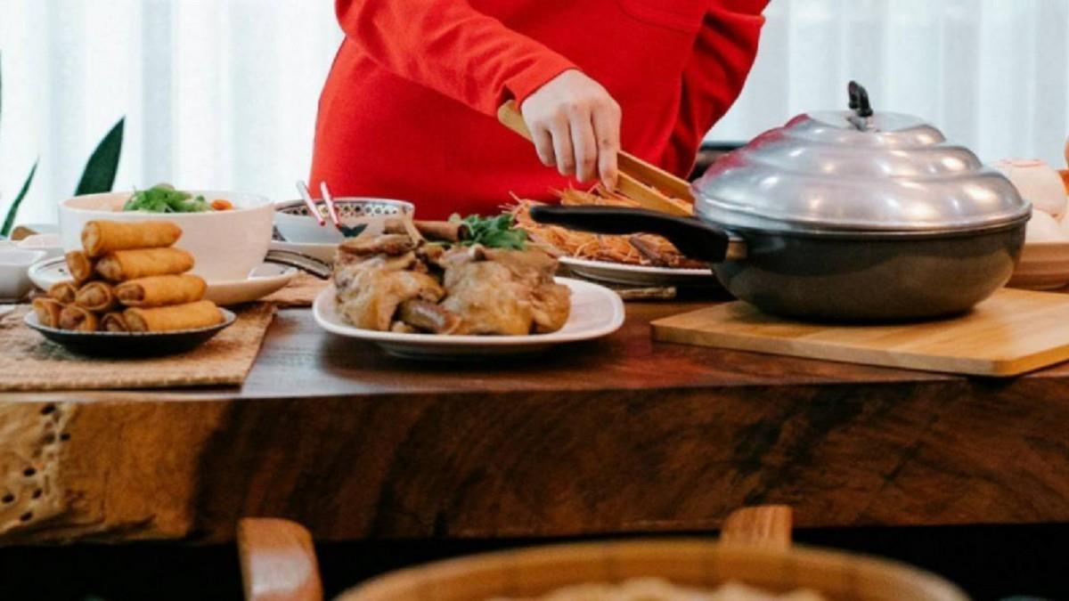 公婆逼天天煮飯！人妻「乖乖照做」卻被趕出門 原因曝光全場噴笑