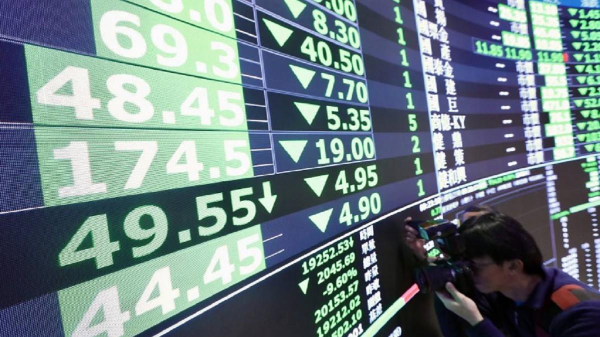 全球股災！ 婆婆「狠押這檔」800張 爽賺111萬