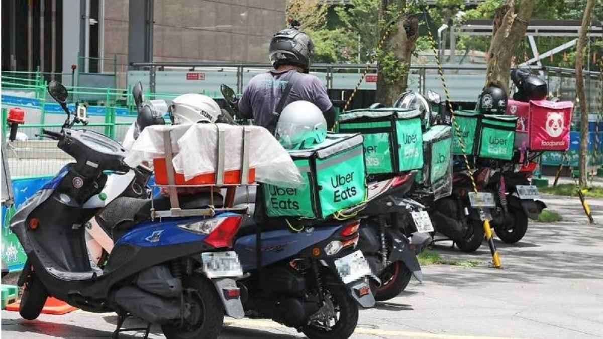 銀行哥「2原因」轉職跑外送 妻被閨密一問惦惦了：很丟臉