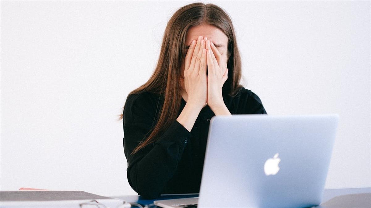 老闆一句「不適任」喊資遣 她氣到想檢舉 過來人搖頭了