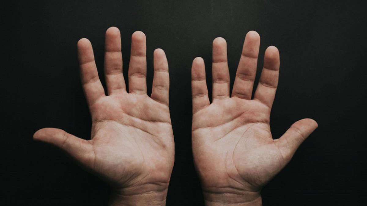 算命也略懂？ 媽用ChatGPT看手相 淚崩了