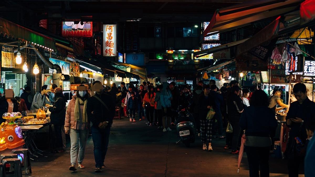 逛夜市什麼小吃是必買？ 網嘆：只能純散步