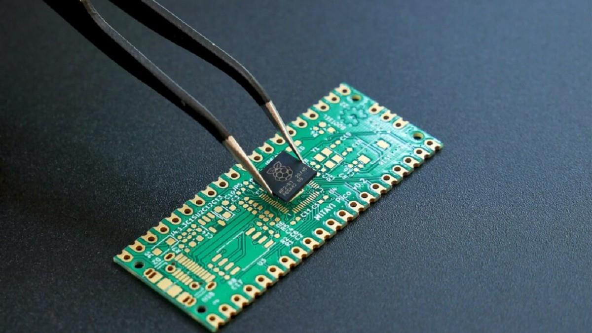 美商務部證實　「川普擬撤銷AI晶片出口禁令」