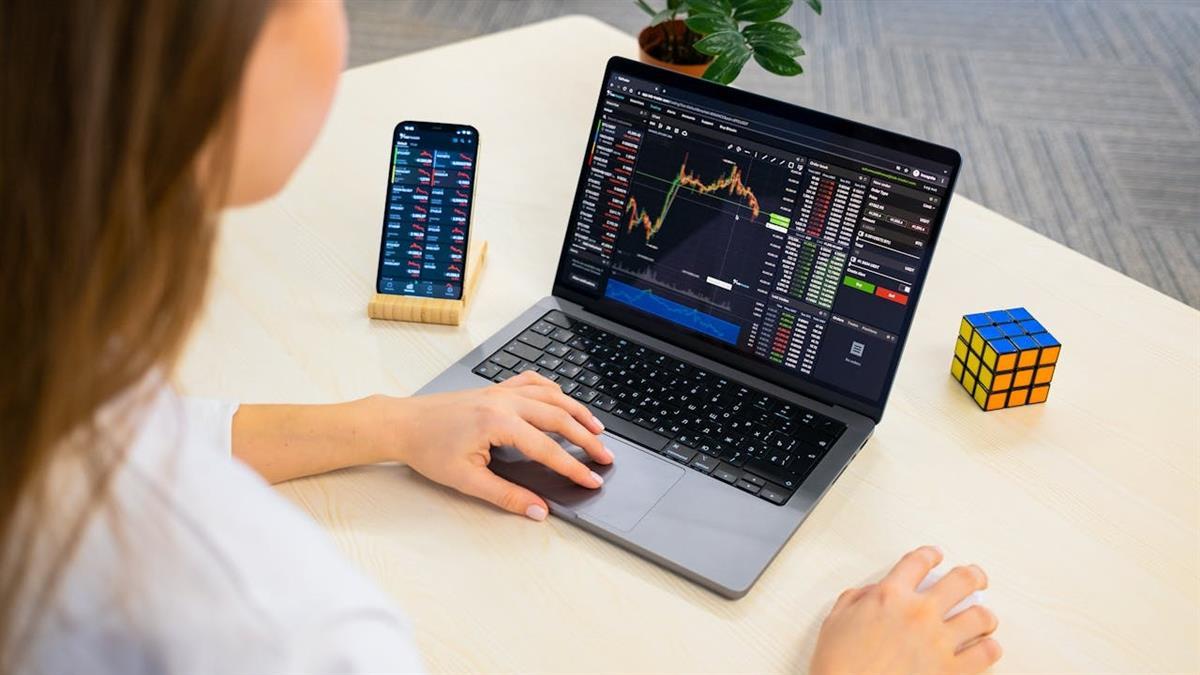 她送1.5萬ETF當生日禮！ 男友嫌棄還開檢討會：現在該買美股