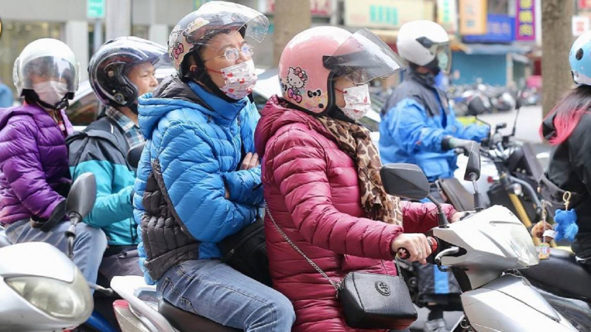 機車「裝1物」被檢舉 恐吞1800元罰單 網：剛好而已