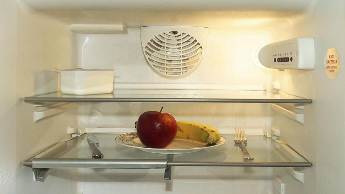 刀刮冰箱除霜突「爆炸」！專家揪肇禍元兇：遇火花更危險