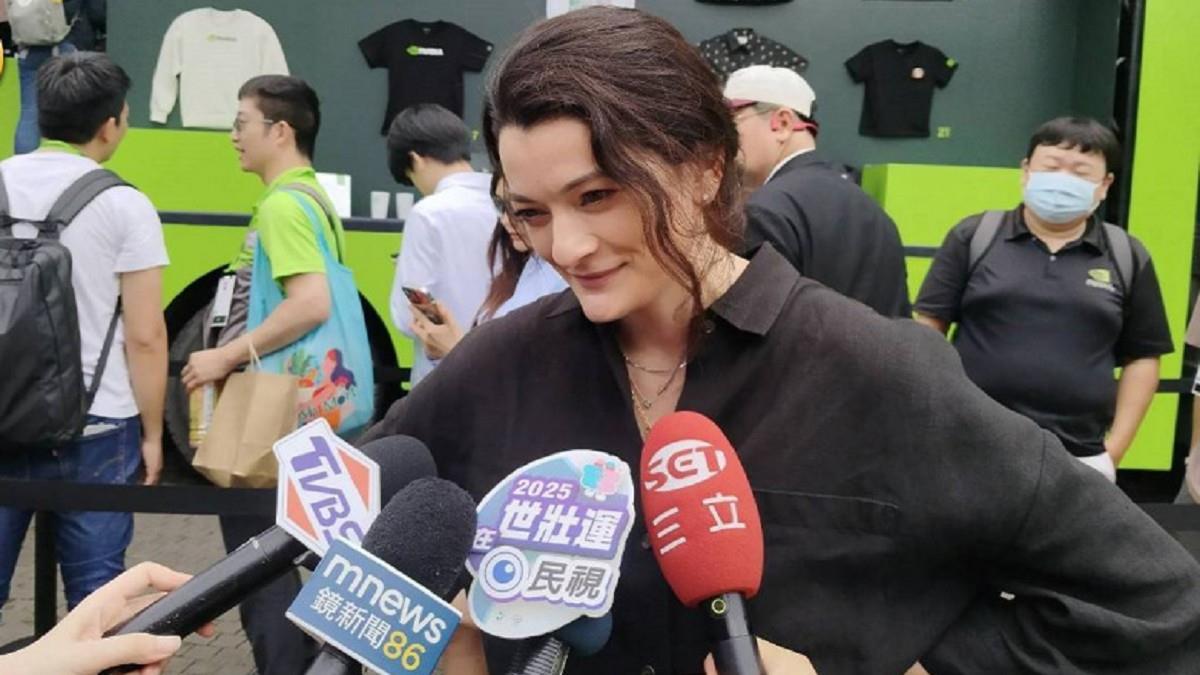 AI公主好美！黃仁勳演講前最美焦點 「最喜歡這禮物」