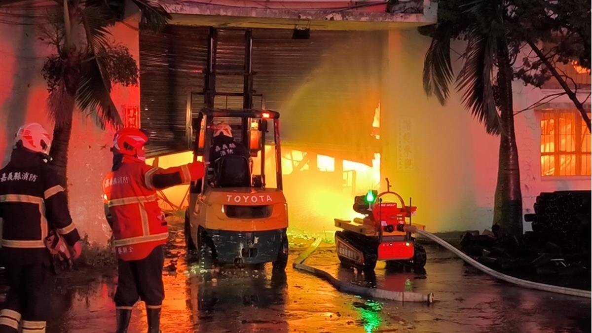 嘉義消防機器人「英勇殉職」 消防局：感謝保護弟兄安全撤離