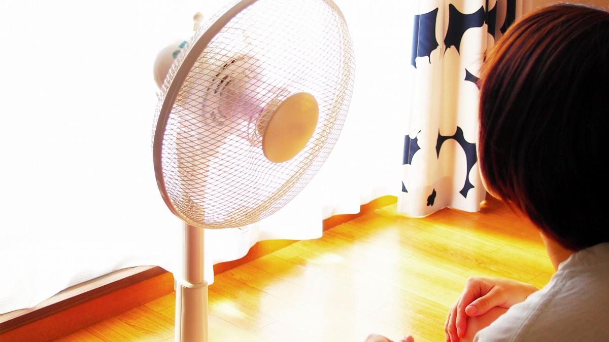 開電風扇睡午覺！ 妹子醒來「臉癱了」醫示警：1類人小心