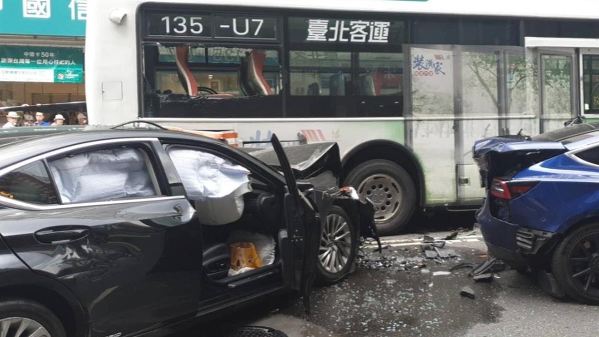 一連3起78歲駕駛暴衝！命理師一算搖頭：犯2沖