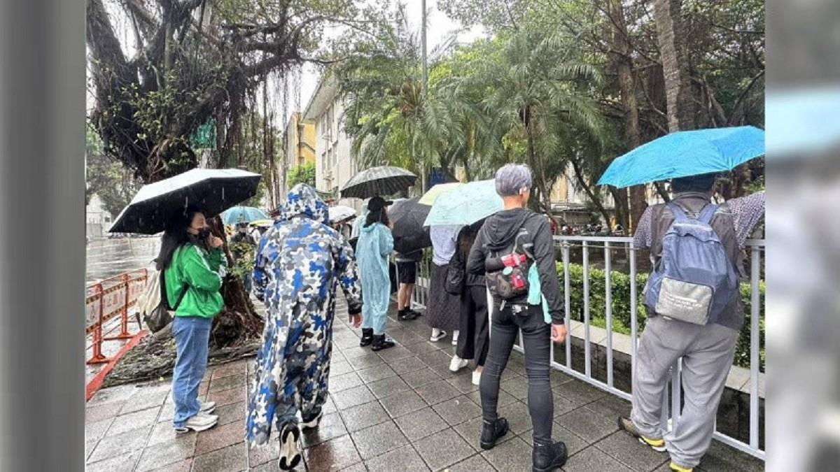 京華城案汙點證人抵北院 小草冒雨大喊：還我阿北