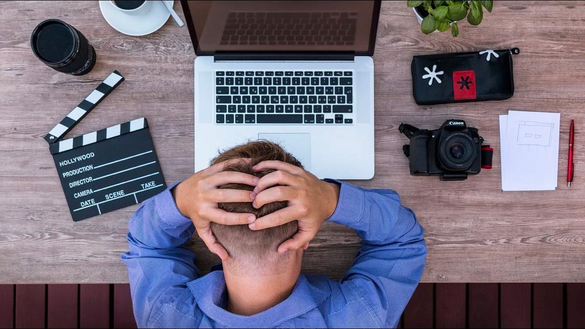 抱病上班很敬業？ 專家：「出勤主義」毒害台灣職場