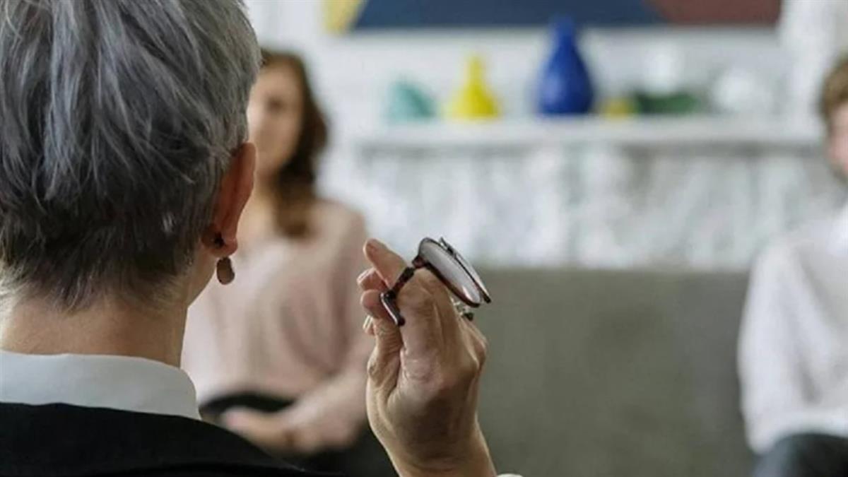 兒求幫出500萬「買房給親家」 丟一句話媽心碎 網氣炸：白養了