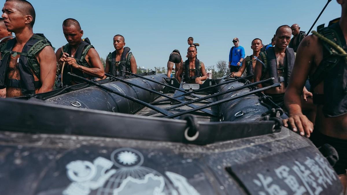 藍白拚軍人加薪三讀 吳思瑤酸：肉桶修法救罷免