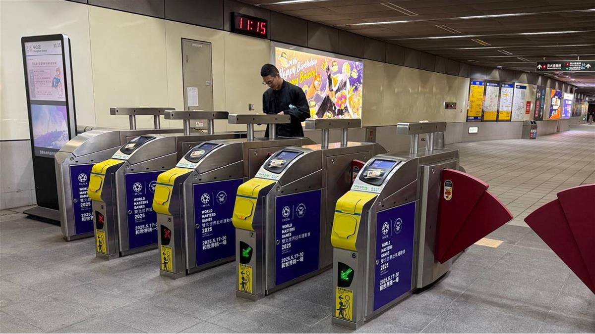 iPhone直接嗶進站？ 閘門貼上黃貼紙 北捷回應了