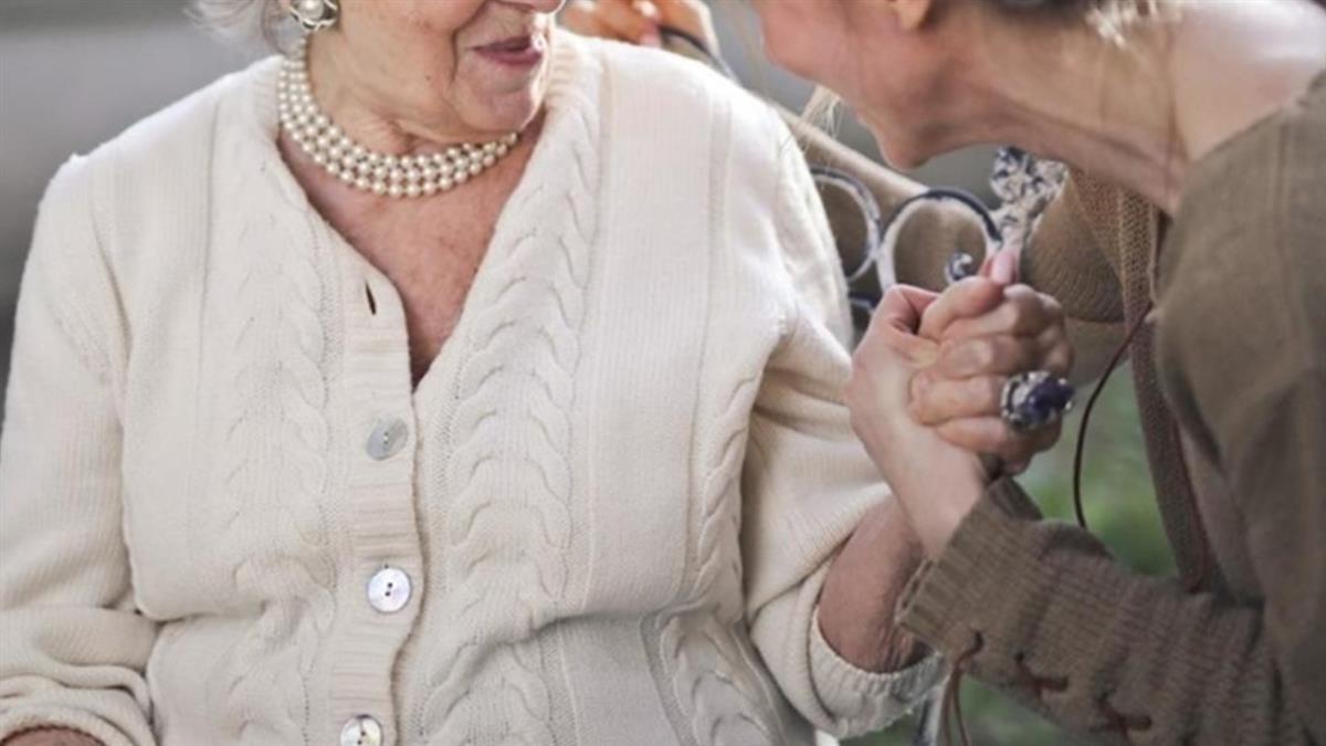 妹獨自撫養老母「姊拋棄繼承」 律師曝6關鍵：放棄反而是成全